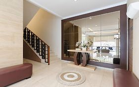 RedDoorz Plus near Lippo Mall Kemang 2